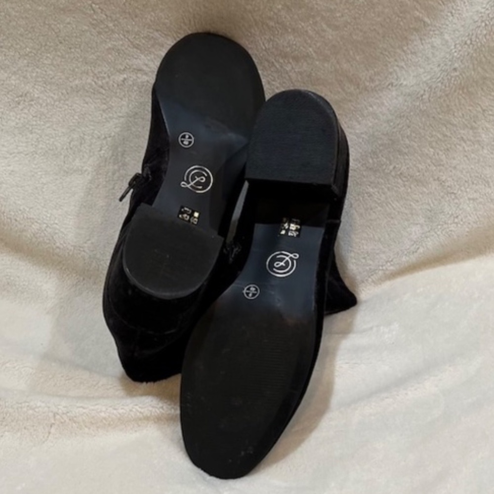 CL Chinese Laundry Velvet Ankle Bootie - Picture 5 of 6